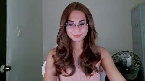 chelly4u69 online show from August 4, 12:06 am