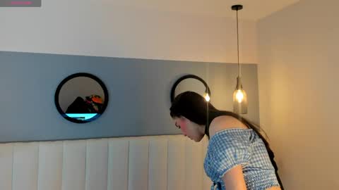 chelsea_bolton_ online show from April 11, 12:20 pm