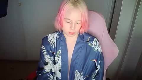 cherrybaby_0 online show from May 25, 9:21 pm