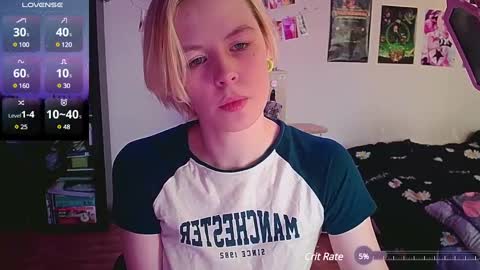 Snapshot of cherrybaby_0 chatting on December 6, 9:05 am cherrybaby_0 online show from December 6, 9:05 am