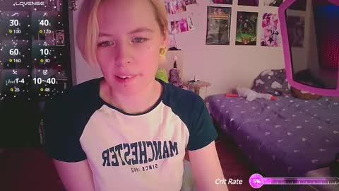 Snapshot of cherrybaby_0 chatting on December 5, 8:49 am cherrybaby_0 online show from December 5, 8:49 am