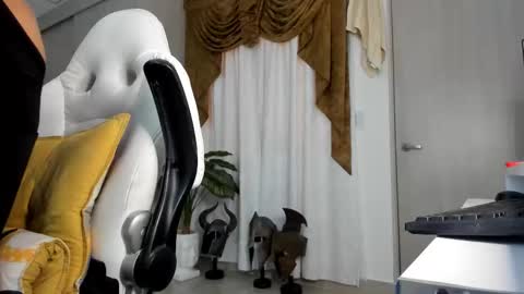 Independent Cherry fox online show from February 24, 12:46 am