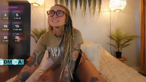 Chevi Blue online show from September 29, 1:32 pm