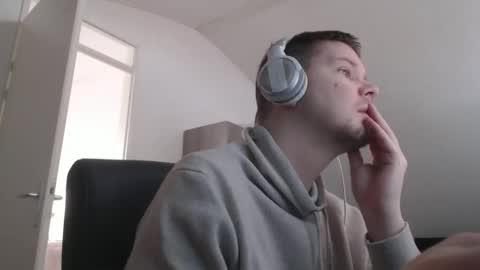 chillzonecam online show from December 20, 11:50 am