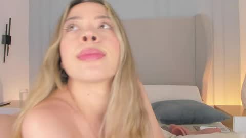 Chloe online show from March 31, 1:22 pm