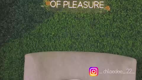 Snapshot of chloe_dee_ chatting on October 9, 12:10 pm Chloe online show from October 9, 12:10 pm