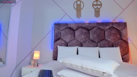 chloe_durand_ online show from September 13, 9:50 pm