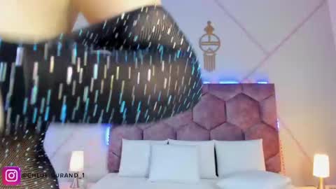 chloe_durand_ online show from September 11, 9:05 pm