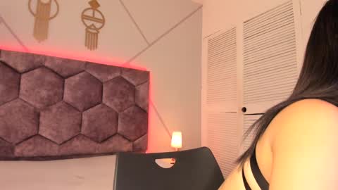 chloe_durand_ online show from March 7, 8:00 pm