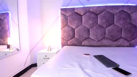 chloe_durand_ online show from February 21, 10:59 pm