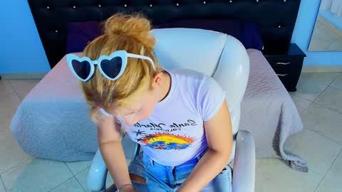 CHLOE online show from January 2, 8:46 pm