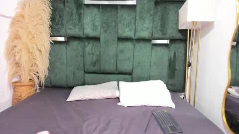 Chloe online show from September 14, 6:20 pm