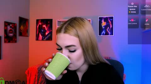 chloe_ley online show from May 27, 10:12 am