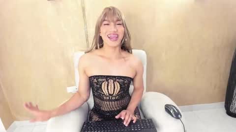 chloe_luxury online show from May 11, 1:29 pm