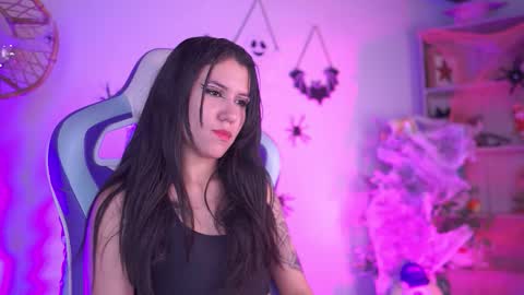 CLOE  online show from October 14, 10:46 pm