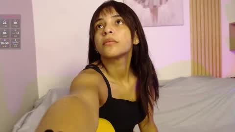 chloe_peach_ online show from April 10, 11:59 am