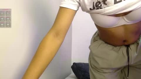 chloe_peach_ online show from April 9, 11:49 am