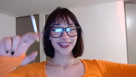 cloes  online show from March 26, 6:40 am