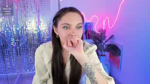 Chloe online show from June 26, 3:28 pm