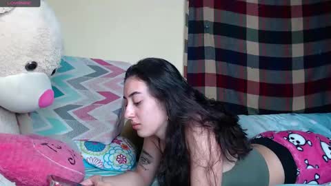 Snapshot of chloe_vahos chatting on January 24, 11:56 pm Chloe  online show from January 24, 11:56 pm