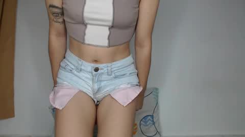 Snapshot of chloe_vahos chatting on September 15, 9:05 pm Chloe  online show from September 15, 9:05 pm