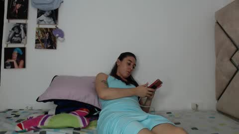 Snapshot of chloe_vahos chatting on October 21, 9:18 pm Chloe  online show from October 21, 9:18 pm