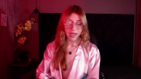 Snapshot of chloecampbell03 chatting on September 18, 1:04 pm chloecampbell03 online show from September 18, 1:04 pm