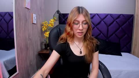 Snapshot of chloecampbell03 chatting on September 20, 1:36 pm chloecampbell03 online show from September 20, 1:36 pm