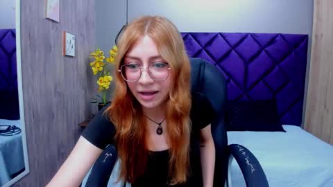 Snapshot of chloecampbell03 chatting on September 25, 1:18 pm chloecampbell03 online show from September 25, 1:18 pm