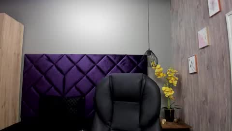 Snapshot of chloecampbell03 chatting on October 19, 12:43 pm chloecampbell03 online show from October 19, 12:43 pm