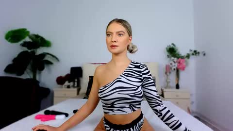 Chloe online show from October 7, 4:41 am