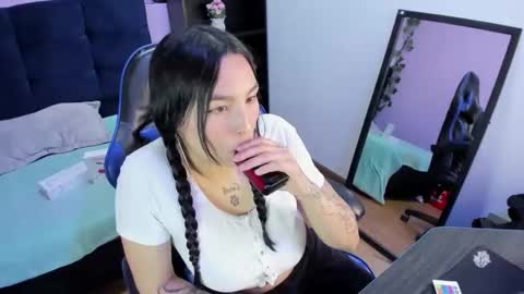 ChloeeThompson online show from October 22, 12:36 am