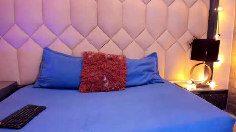 Chloe online show from November 21, 12:25 pm