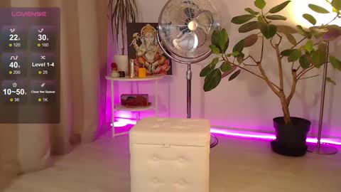 Chloe online show from November 7, 5:59 pm