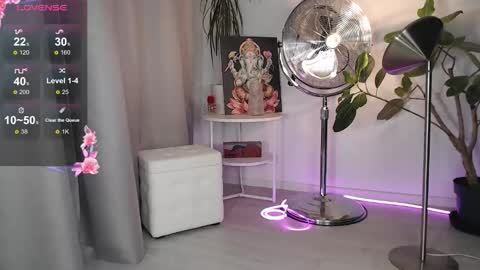 Chloe online show from December 16, 6:14 pm