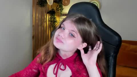 ChloeHalses online show from May 21, 5:08 pm