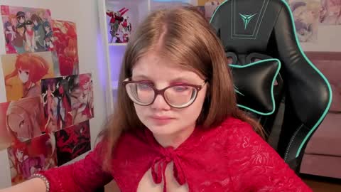 ChloeHalses online show from March 27, 6:42 pm