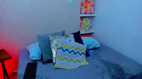 Chloe  online show from July 25, 7:45 pm