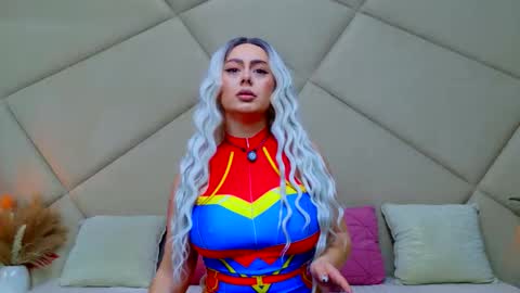 Chloe Vee online show from January 13, 6:10 am