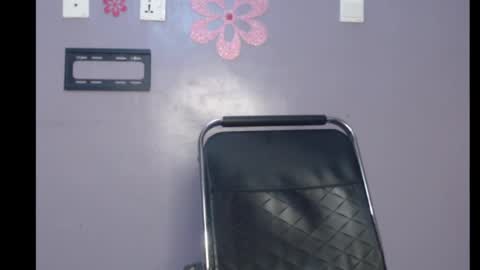 ESTHER online show from February 18, 4:36 pm