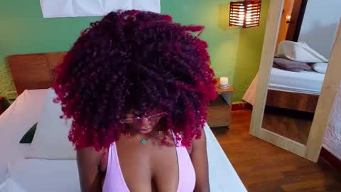 Snapshot of choco_goddess_ chatting on September 29, 1:21 pm Camila Love online show from September 29, 1:21 pm