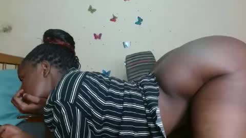 chocolatebony_ online show from March 30, 2:28 pm