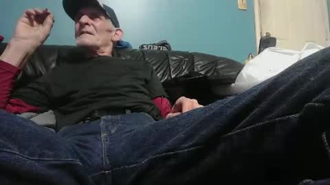 chris526520 online show from April 12, 9:24 am