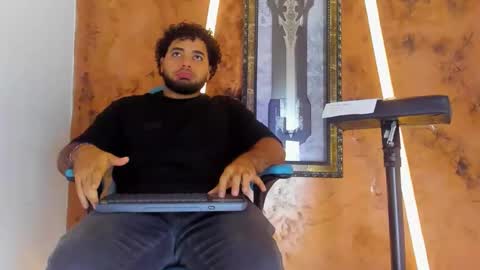 chris_evans00 online show from February 2, 12:01 pm