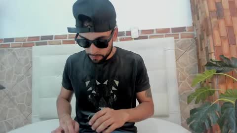 chris_kizz online show from December 4, 11:13 am