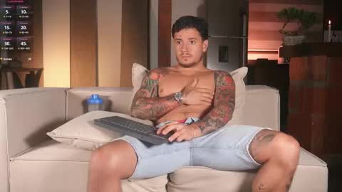 chris_morton online show from March 19, 2:06 am