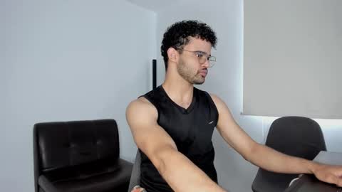 Im Chirs IM MODEL INDEPENDT online show from October 24, 4:30 pm