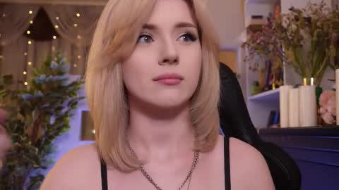 chriss_foxx online show from March 5, 3:54 pm