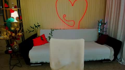 christinaconteeree online show from April 13, 3:22 am