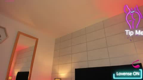 Christine  online show from September 30, 12:37 pm